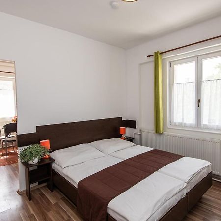 Appartamento Hello Apartman Sopron Esterno foto