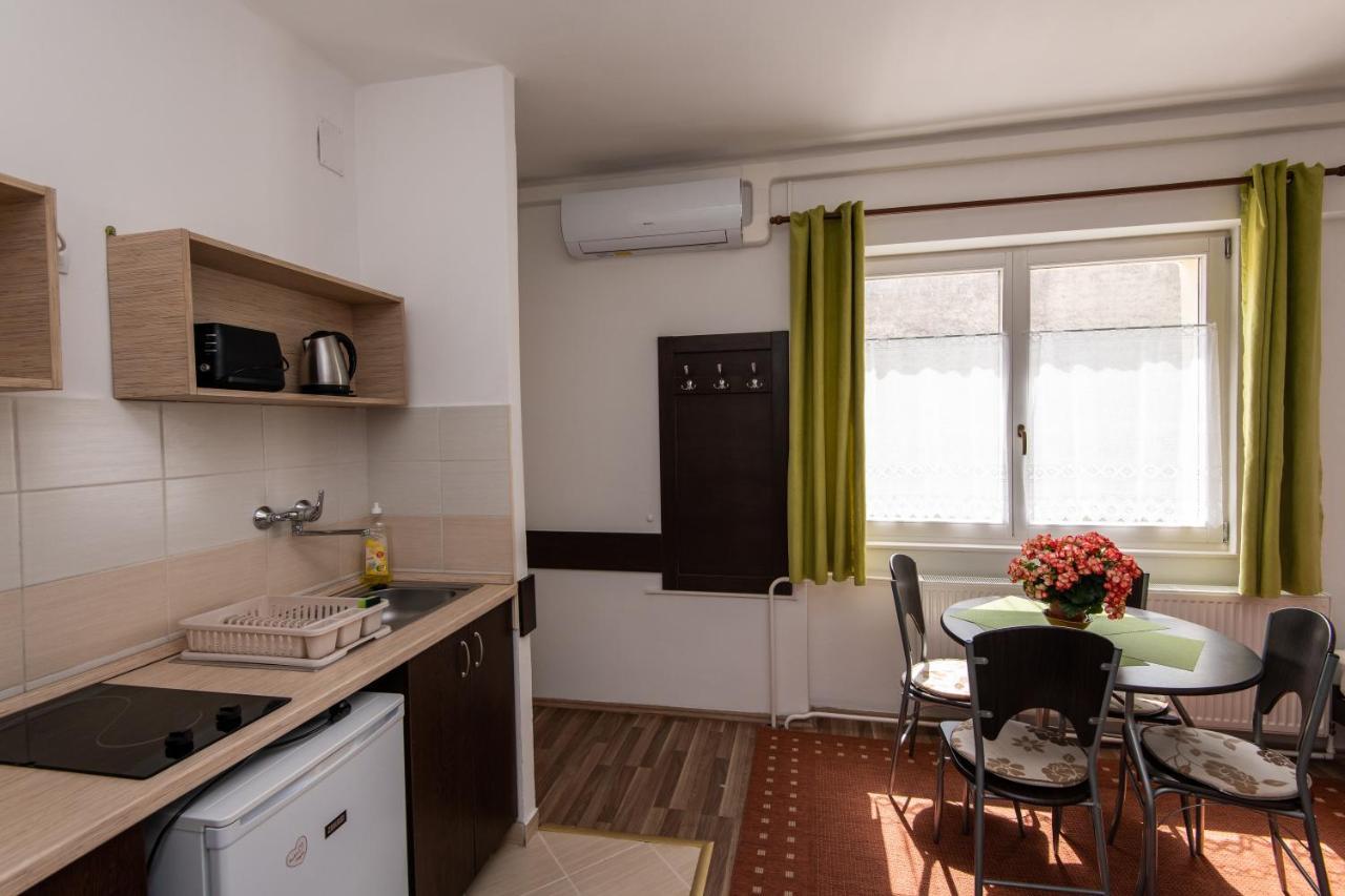 Appartamento Hello Apartman Sopron Esterno foto